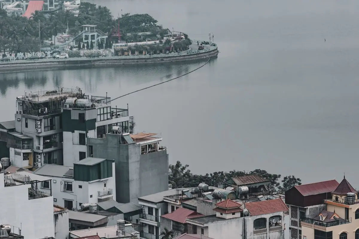 Dãy nhà ven Hồ Tây nhìn từ trên cao